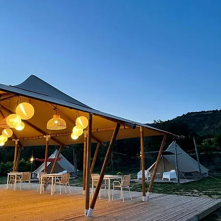 Tent A אוהל מפואר *